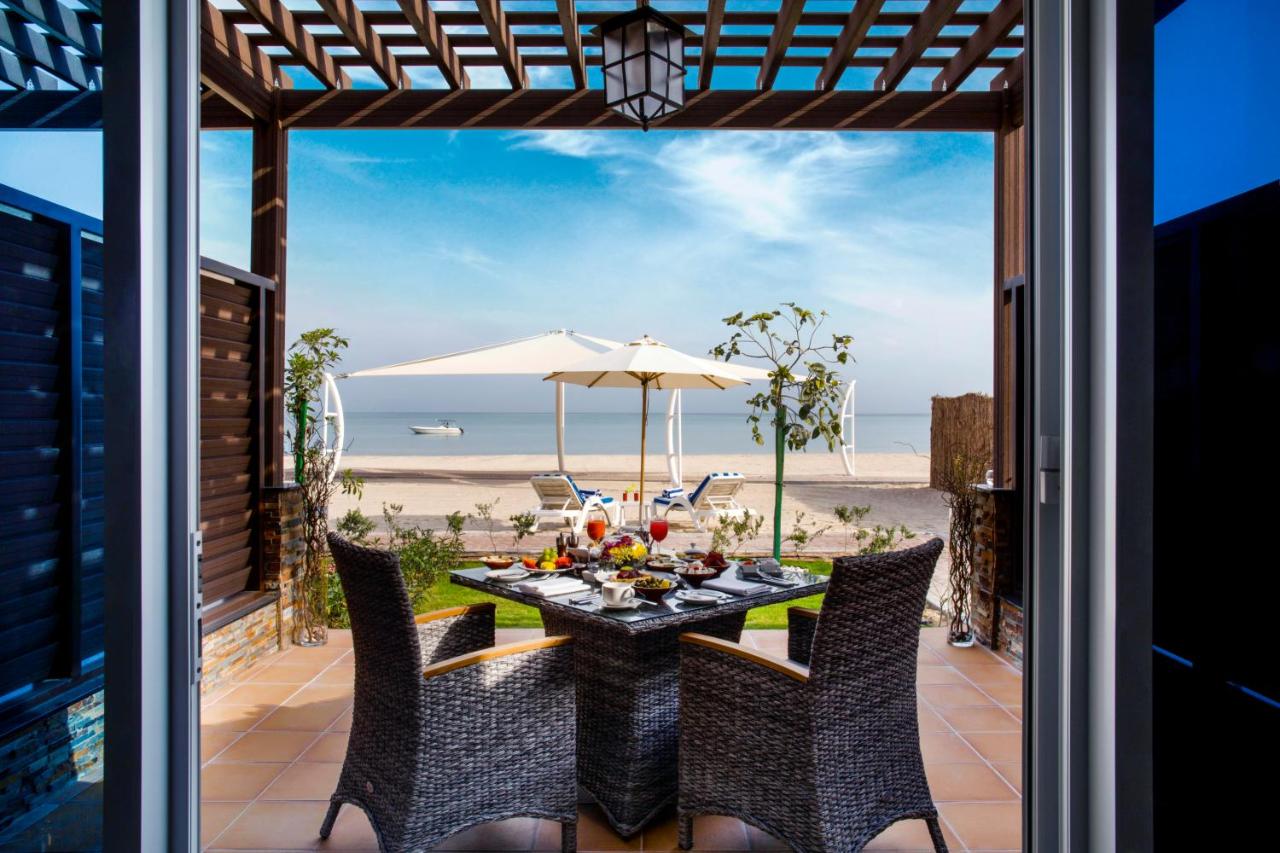 Premium Beachfront Chalet King Room with Garden Private Terrace And Parking 