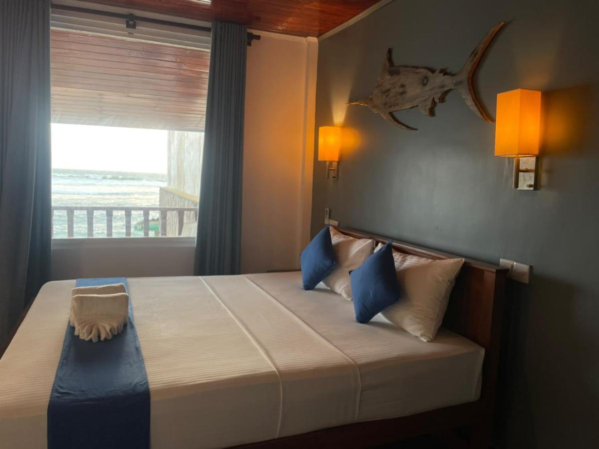 The Blue Crab Beach Hotel Hikkadwua