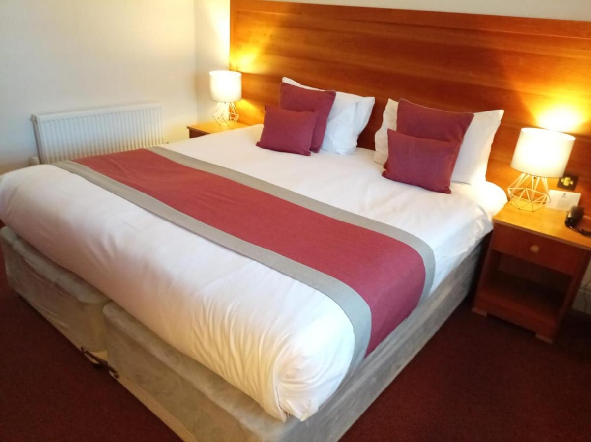 King Room with Walk-In Shower - Mobility Accessible