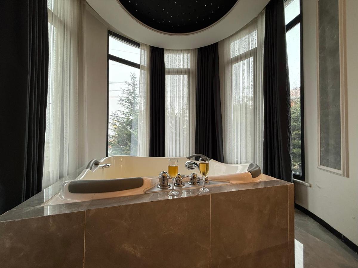 King Room with Spa Bath