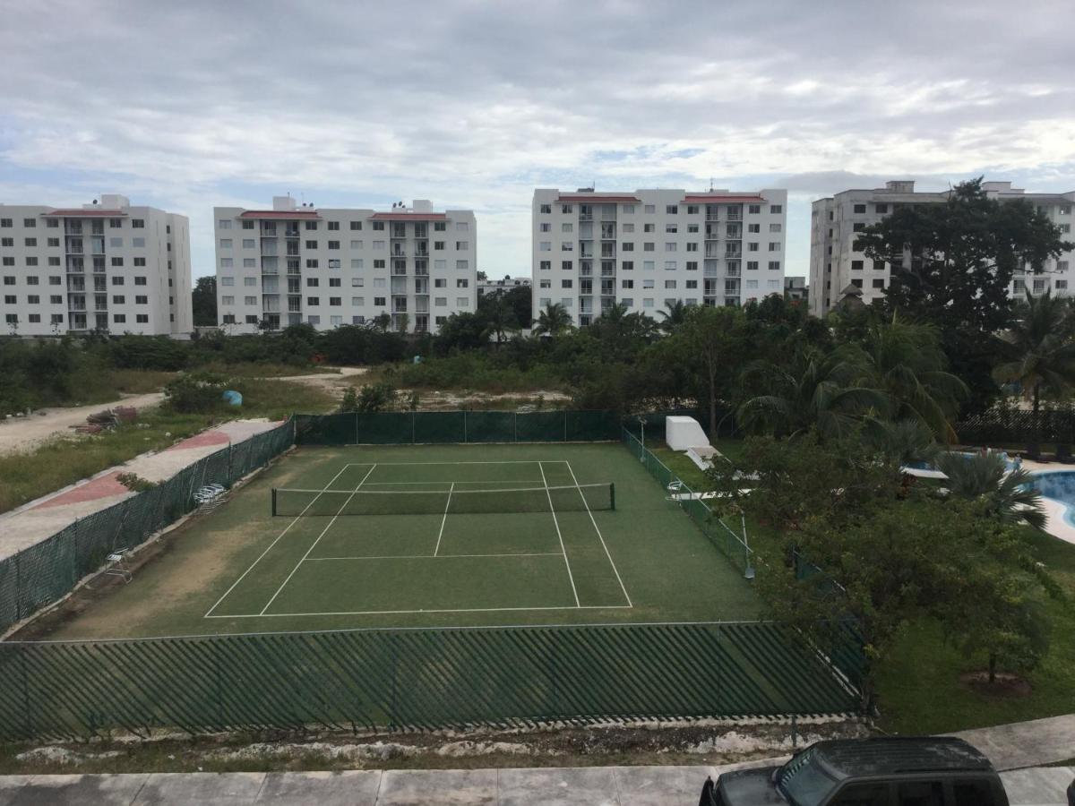 Tennis court: Casa Yikal
