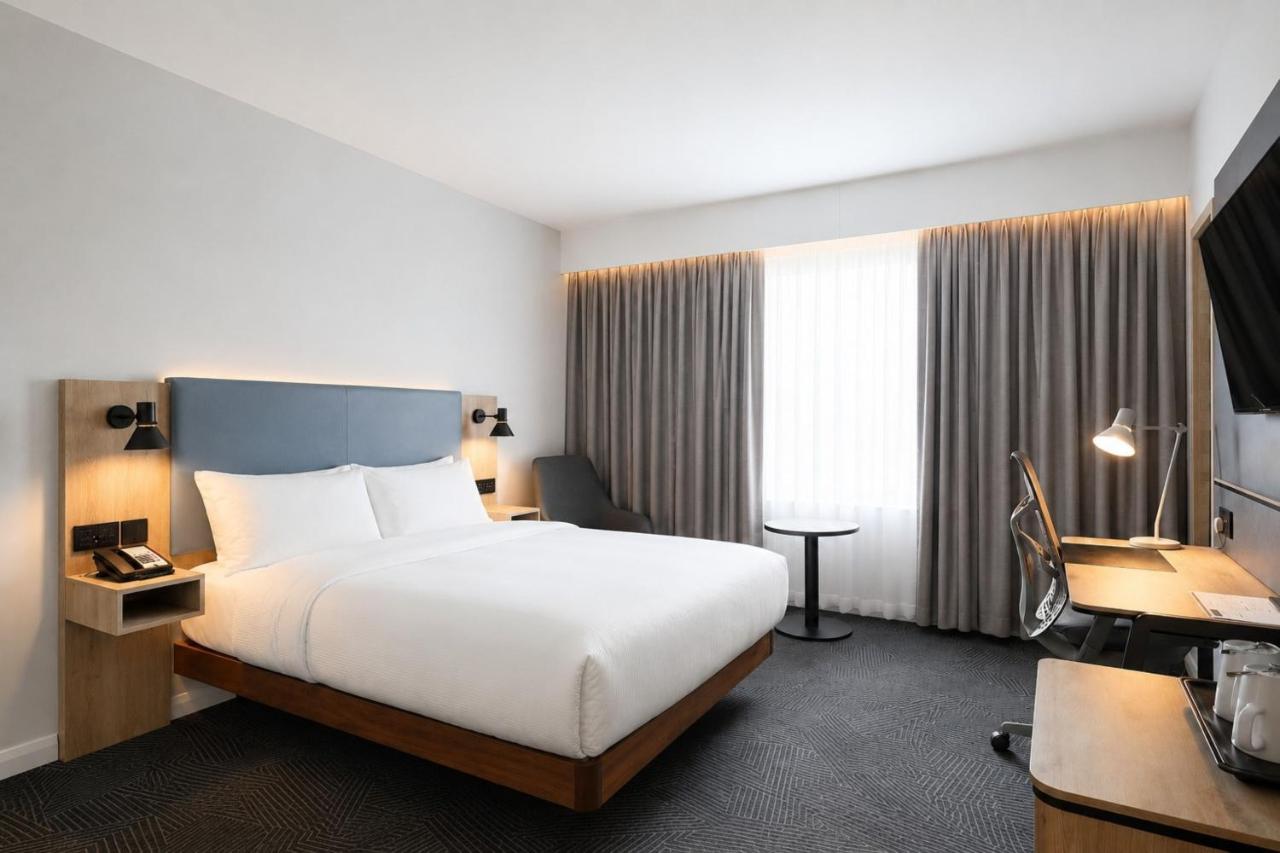 Standard Queen Room