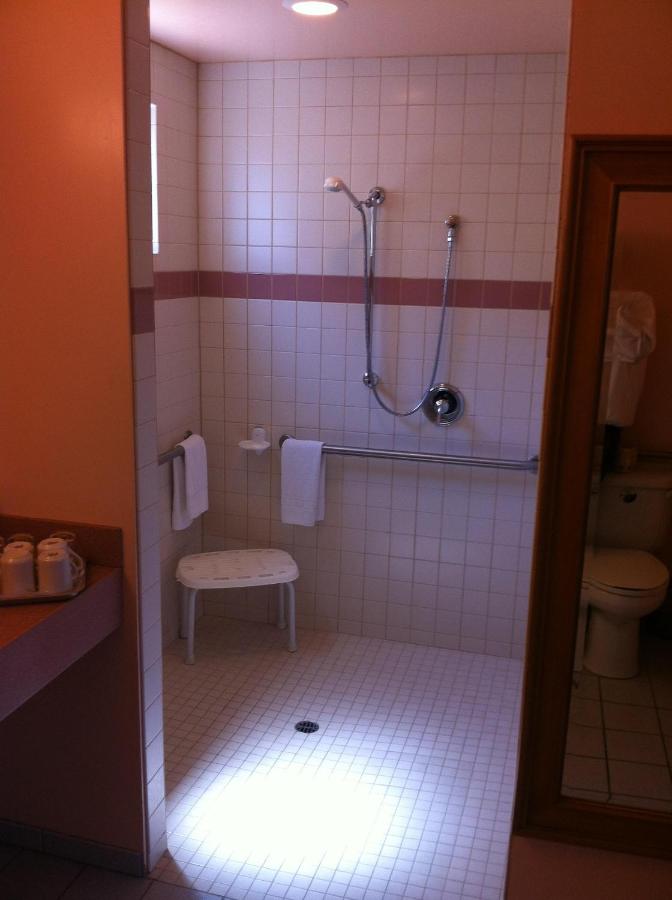 Holiday Lodge Motel — photo 12