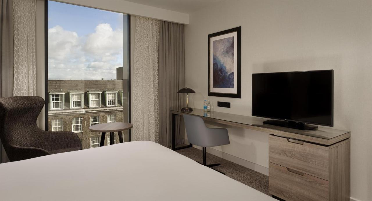 Superior King Room with City View