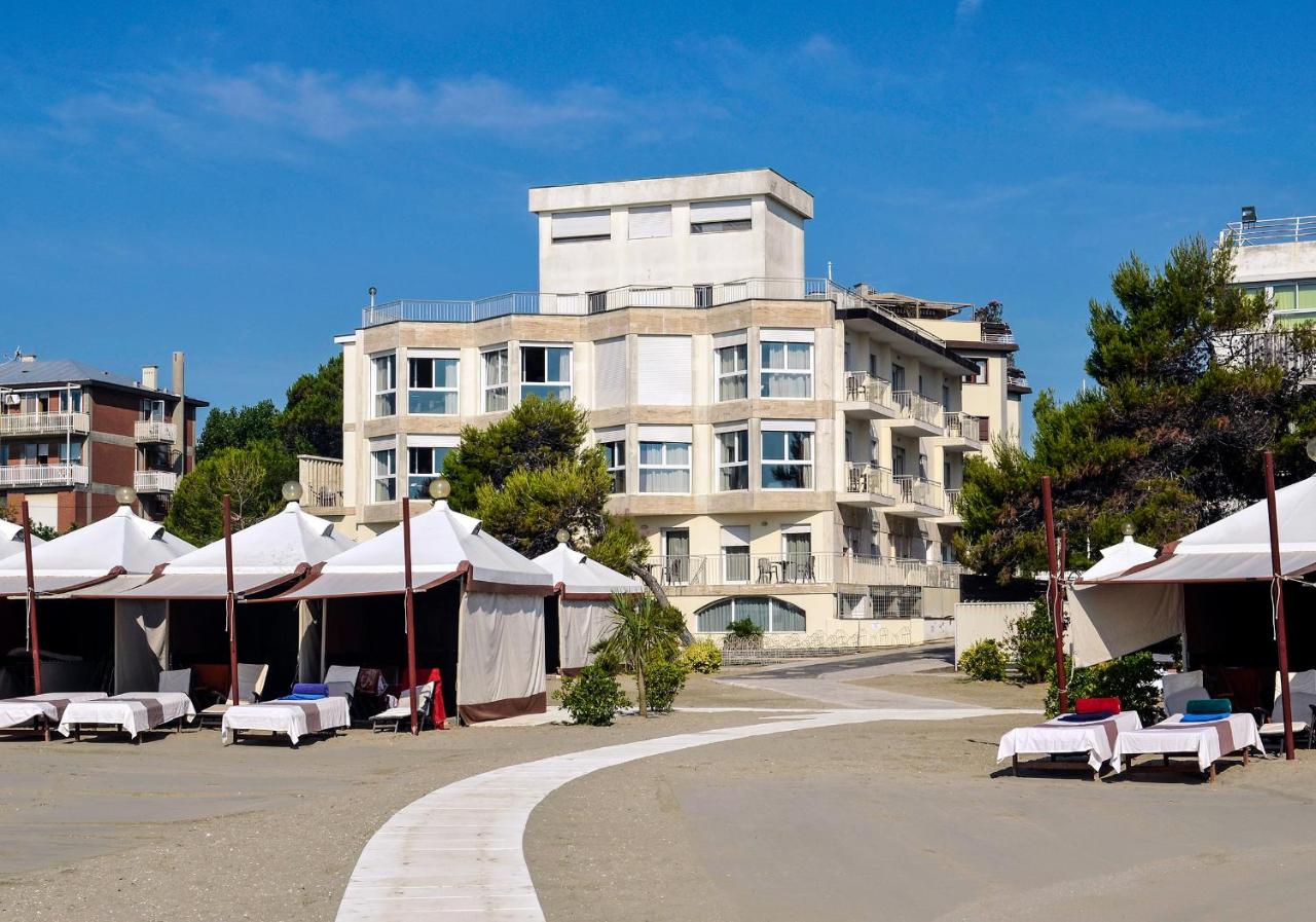 Image: Hotel Petit Palais