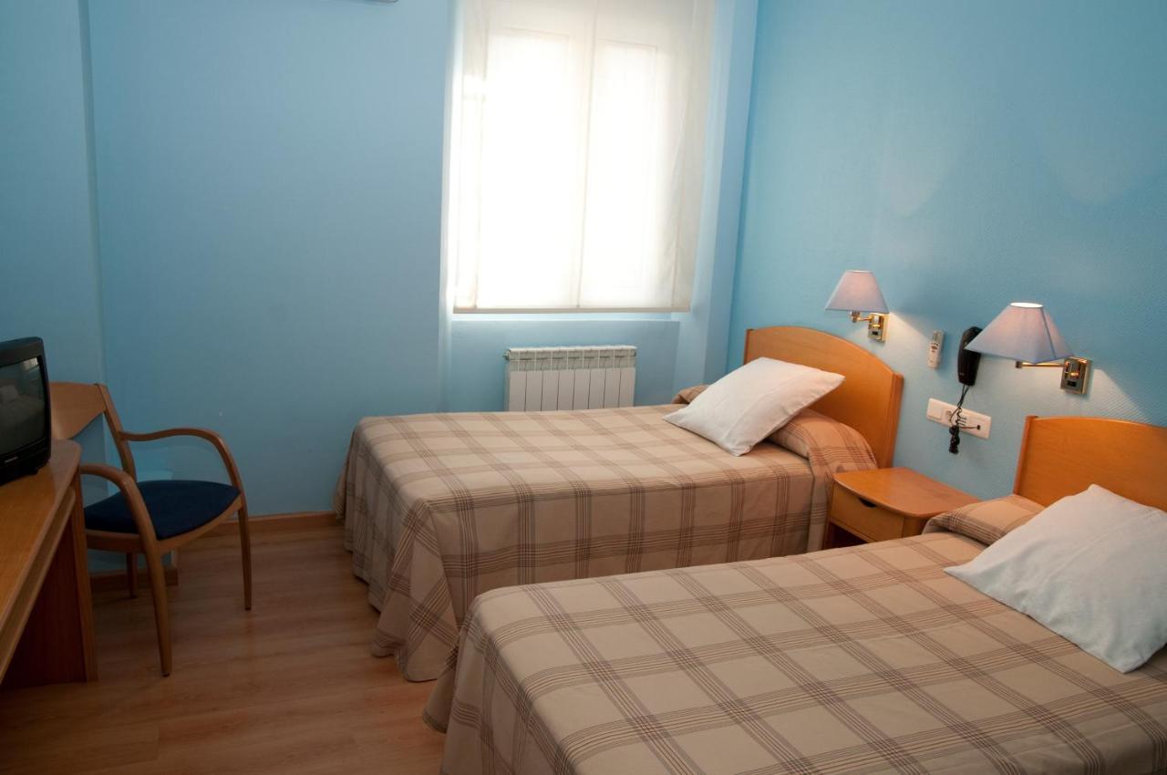 Hotel Villa de Ayerbe, Spain - Booking.com