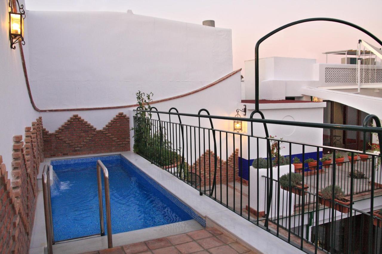 Rooftop swimming pool: Casa Baños de la Villa