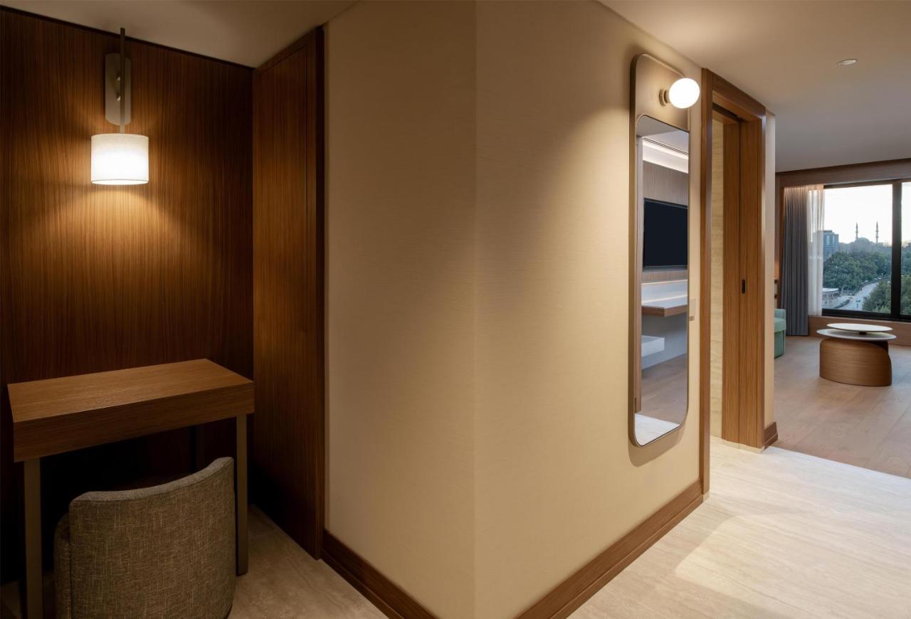 King Corner Suite with Bosphorus View