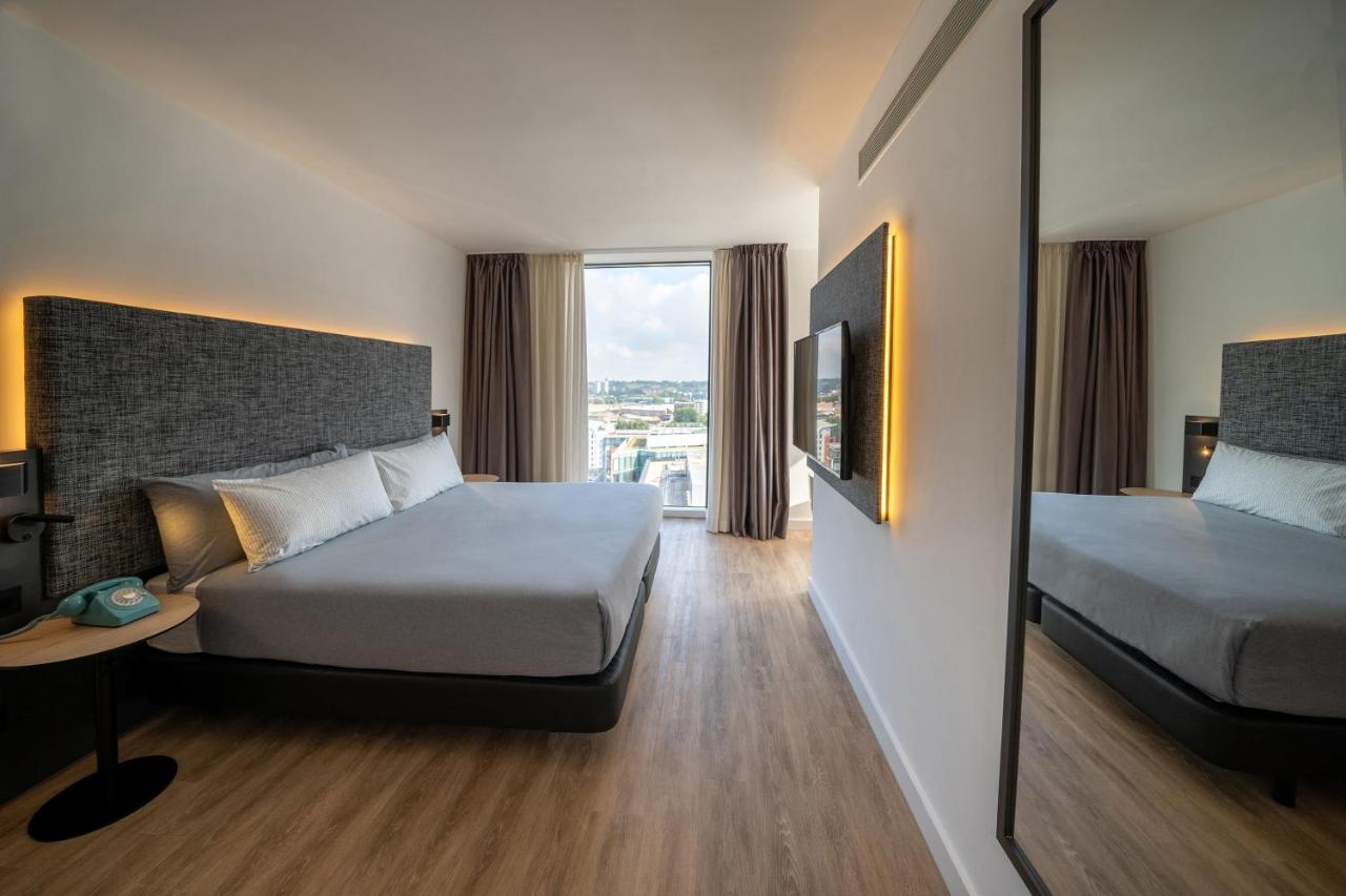 Townhouse Room