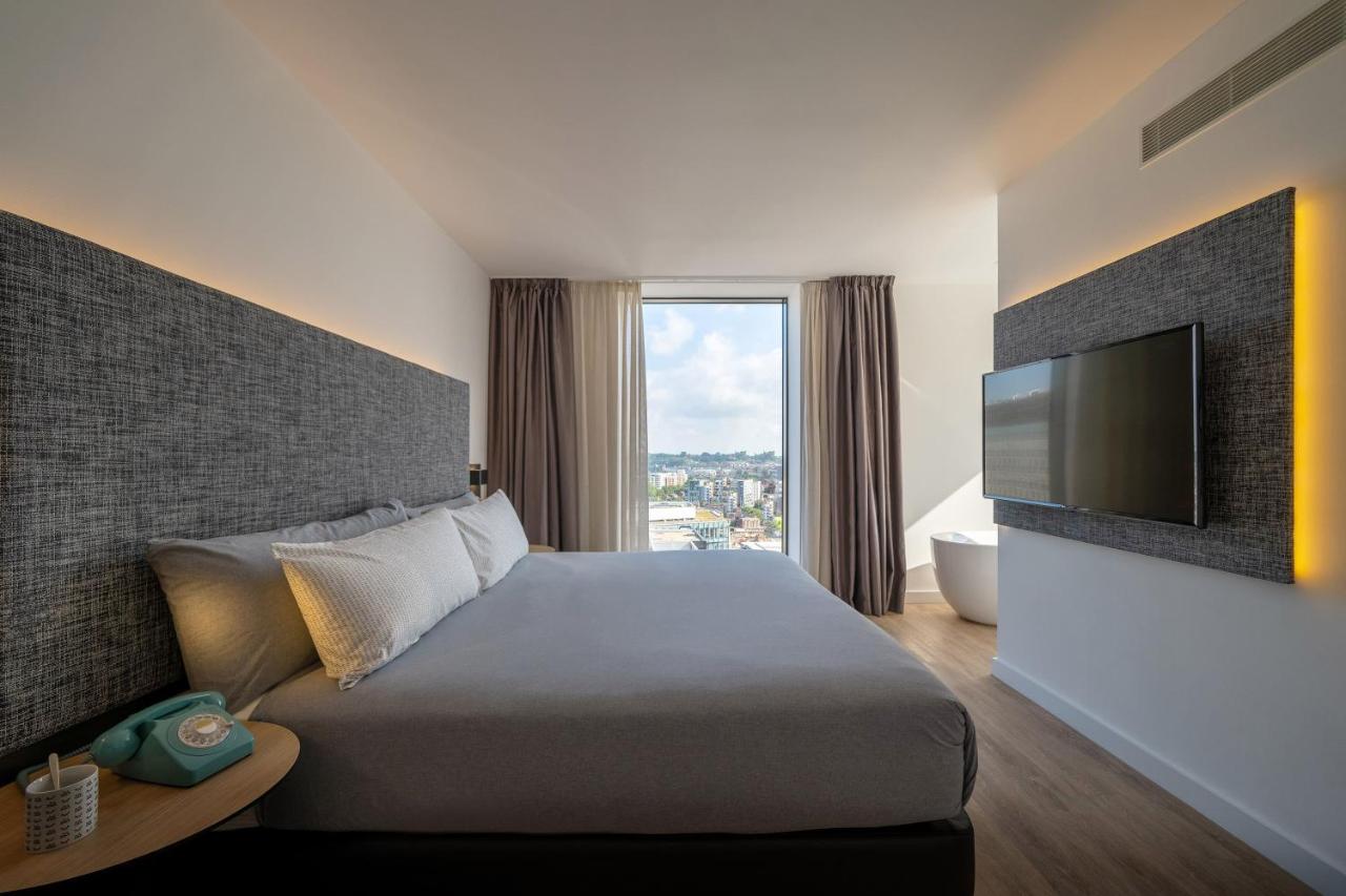 Interconnecting Townhouse Suite