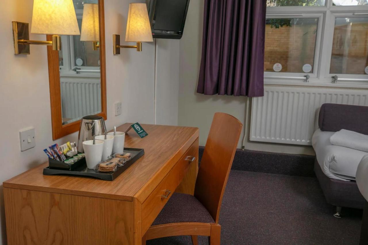 Classic Room with One Double Bed and Two Single Beds - Non-Smoking