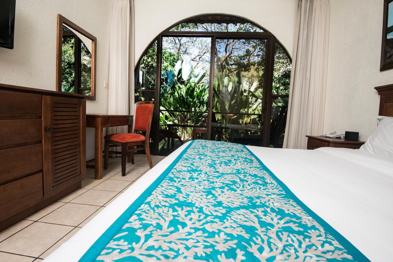 Hotel Punta Leona photo