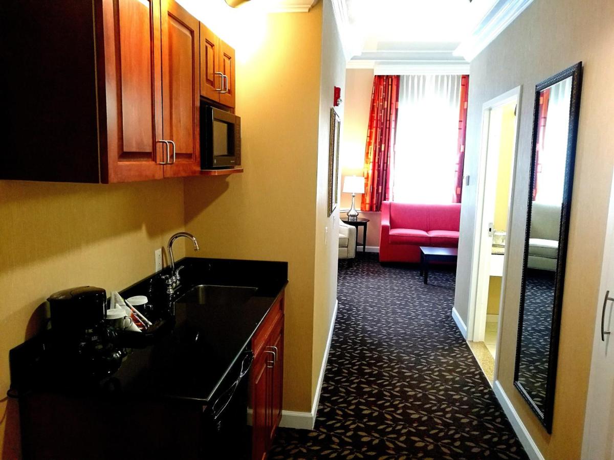 The Wilshire Grand Hotel — photo 2