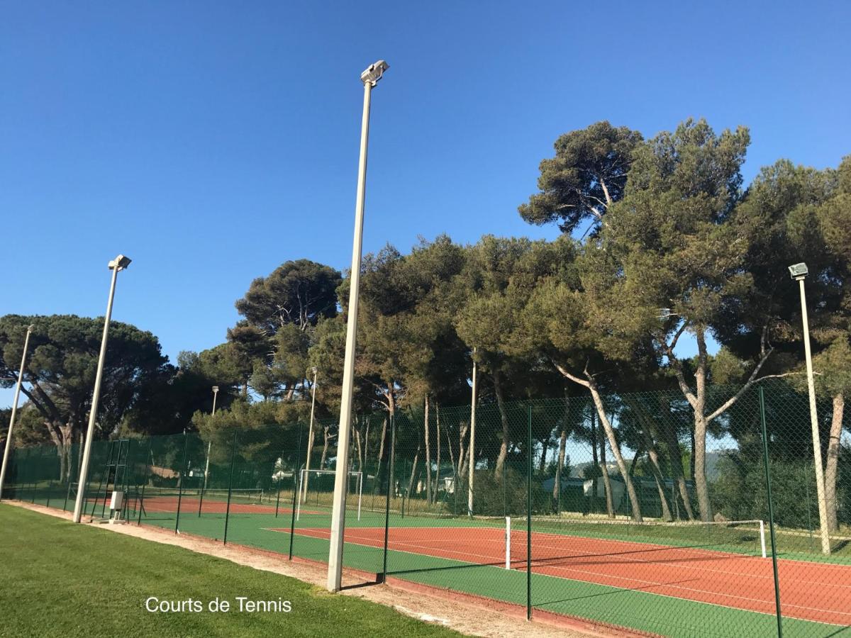 Tennis court: Hotel Club Le Plein Sud Vacances Bleues