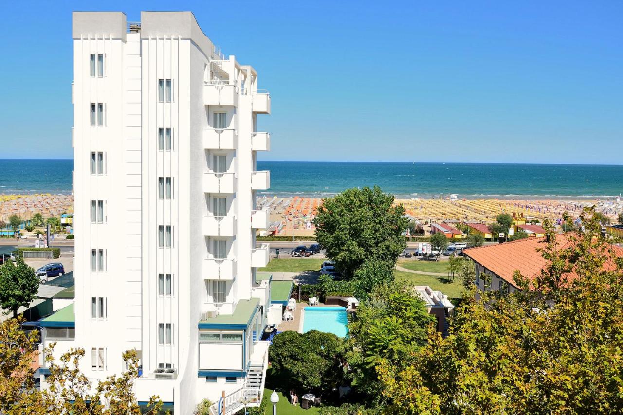 Image: Hotel Aristeo Rimini fronte mare