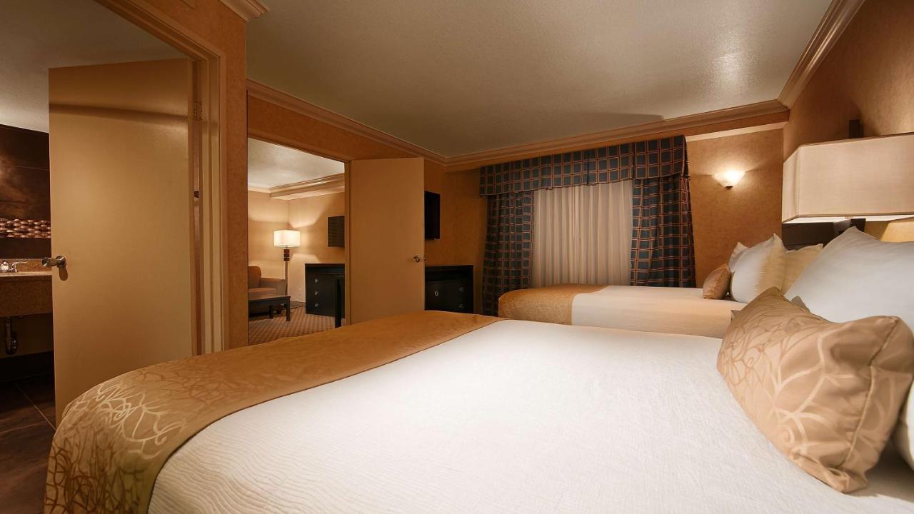 Hotel d’Lins Ontario Airport — photo 24
