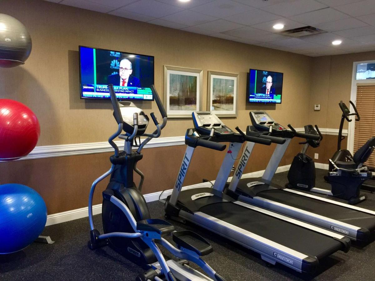 Hotel d’Lins Ontario Airport — photo 22