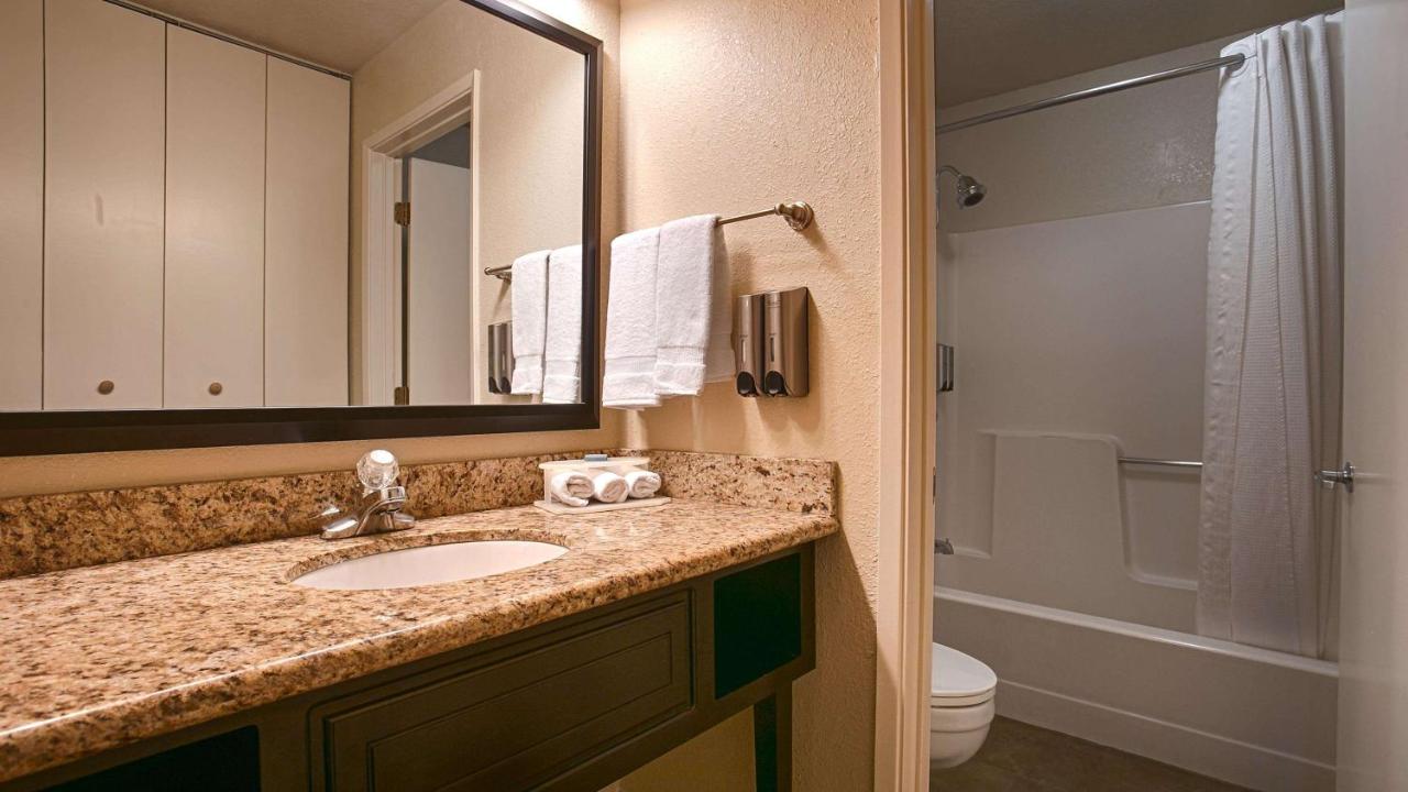 Western Inn & Suites — photo 14