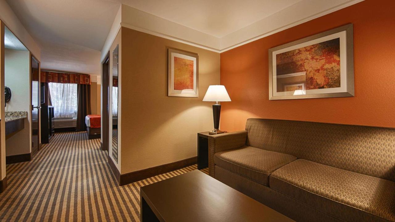 Belmont Bayou Inn & Suites — photo 19