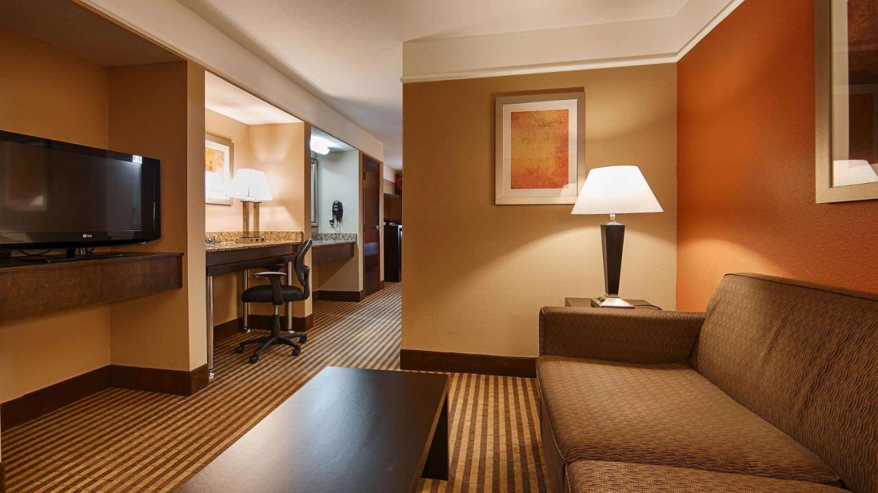 Belmont Bayou Inn & Suites — photo 20