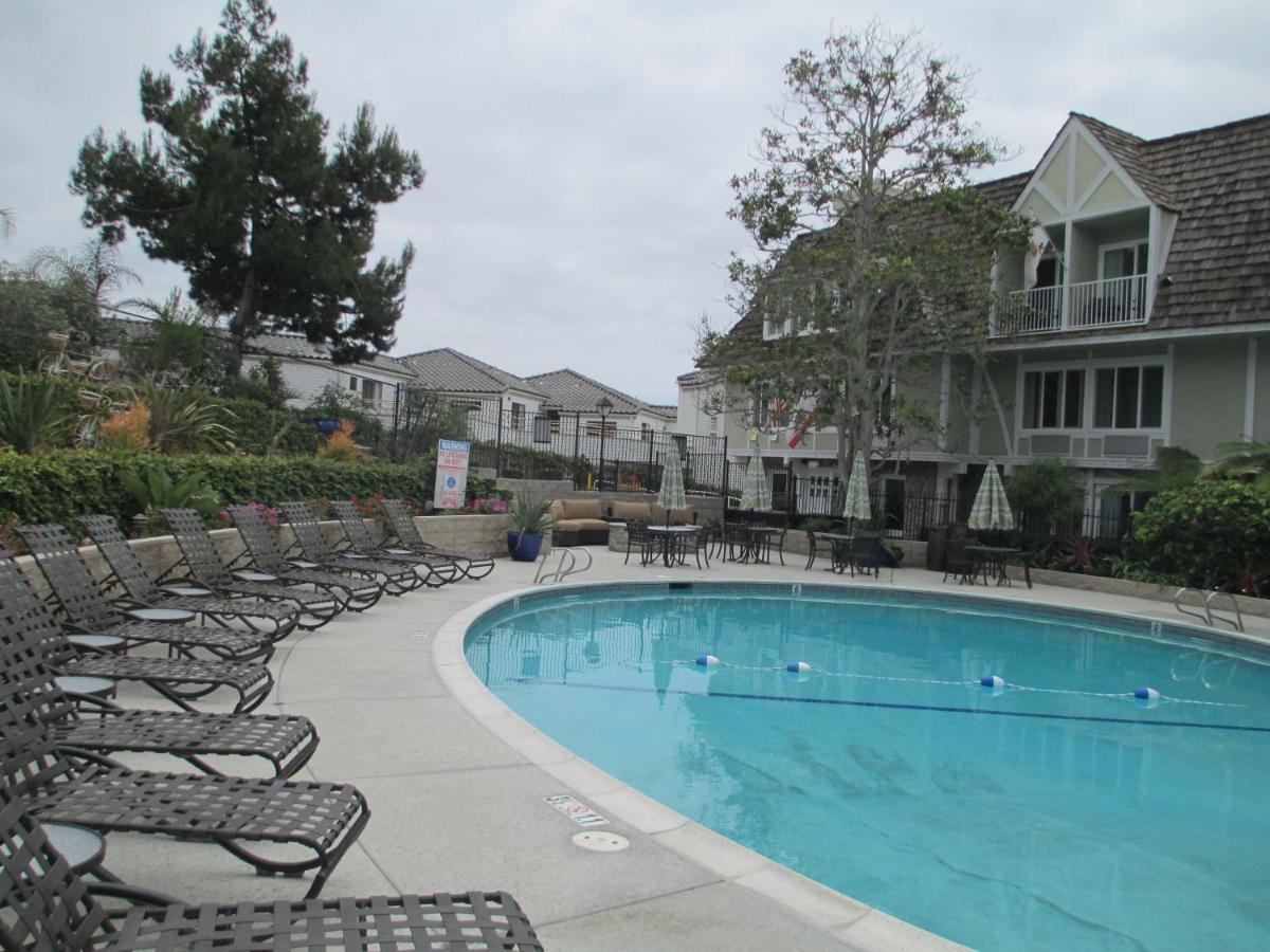 Heated swimming pool: Best Western Premier Hotel Del Mar