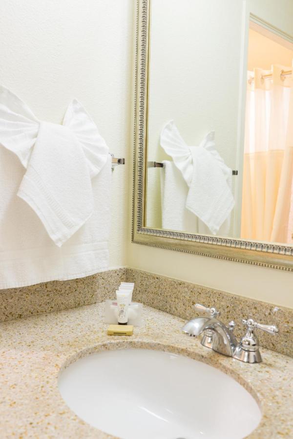 Oakland Airport Executive Hotel — photo 24