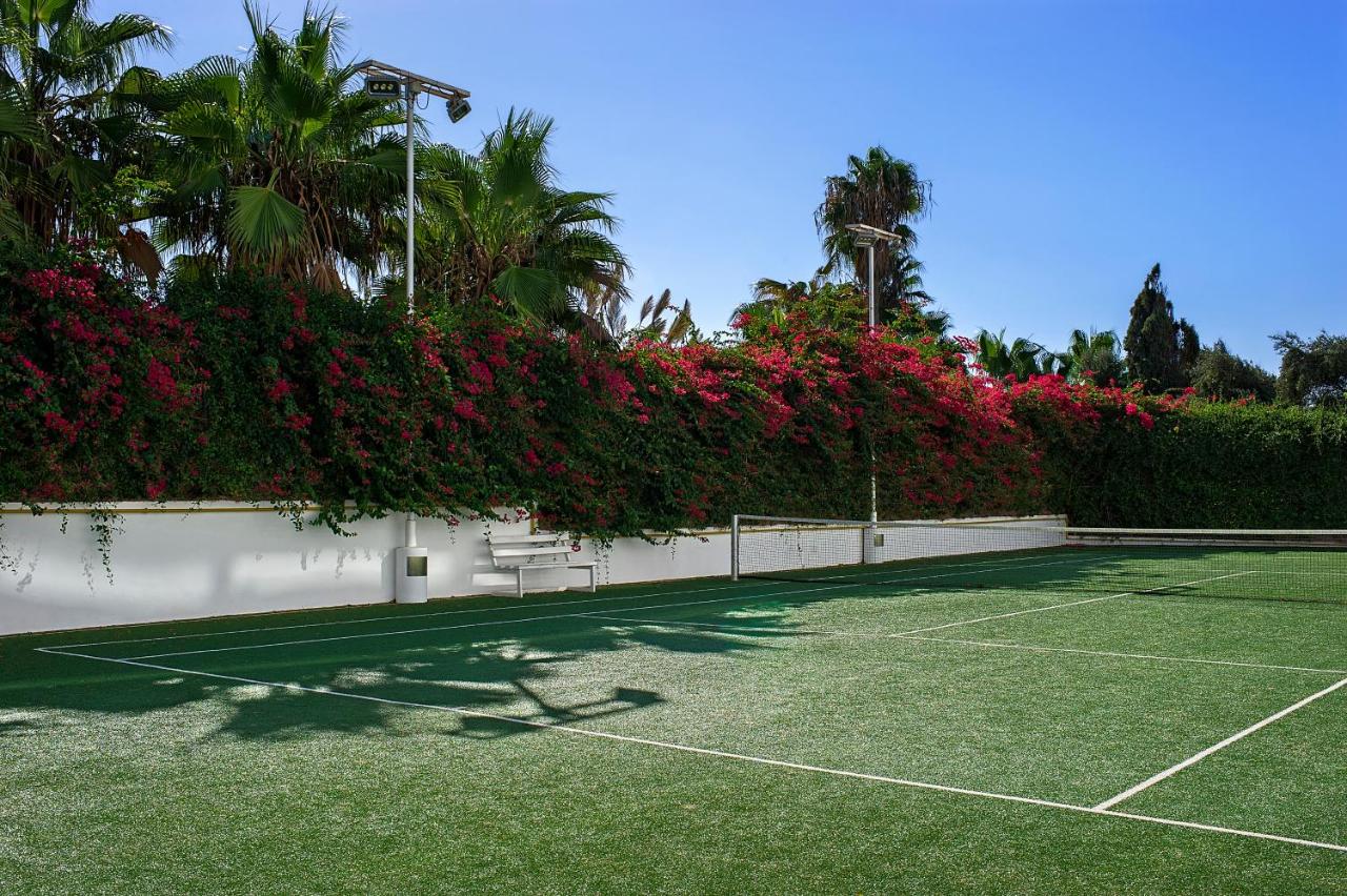 Tennis court: Grecian Sands Hotel