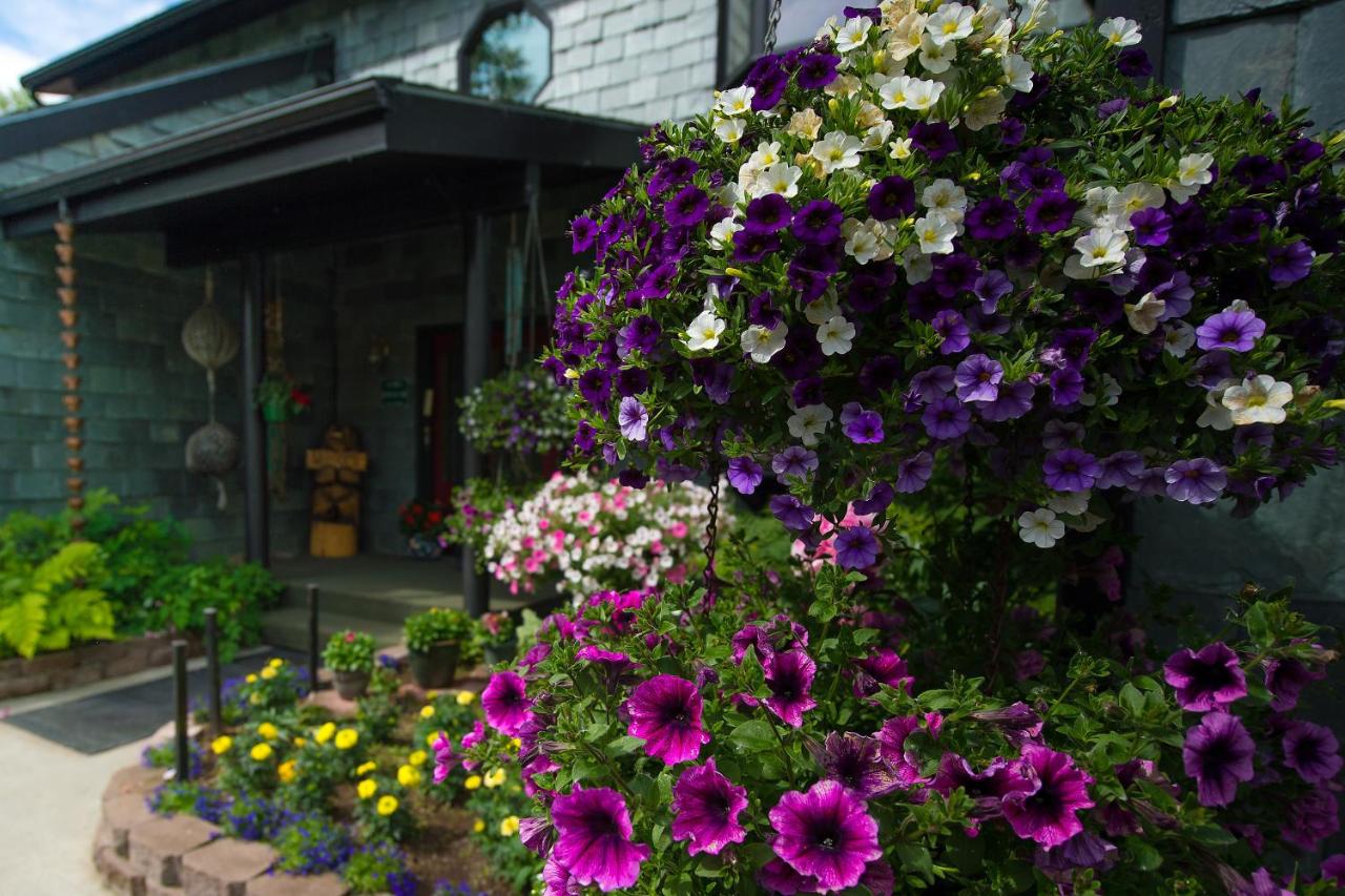 Image: Alaska House of Jade Bed and Breakfast