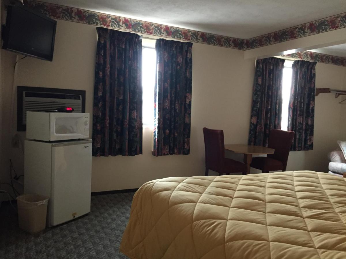 Baxter Inn 4 Less — photo 12