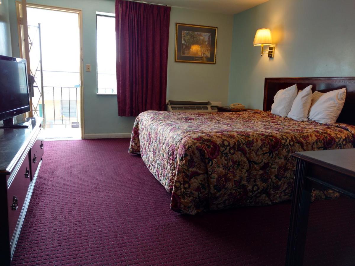 Mt Vernon Inn & Suites — photo 13