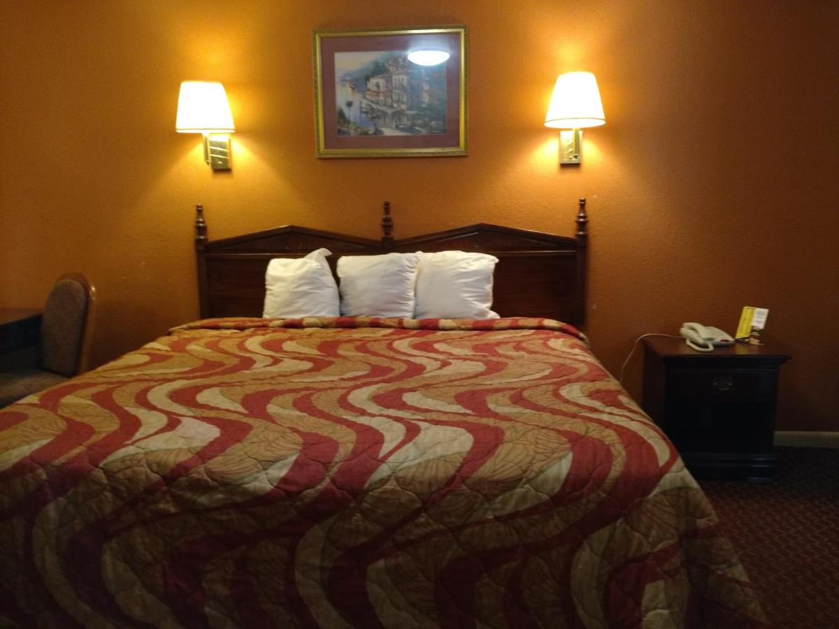 Mt Vernon Inn & Suites — photo 14