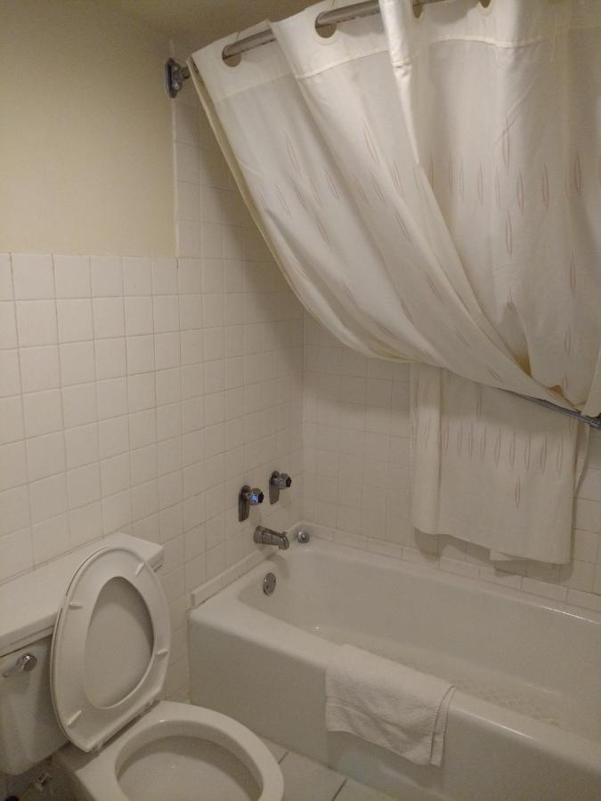 Mt Vernon Inn & Suites — photo 1