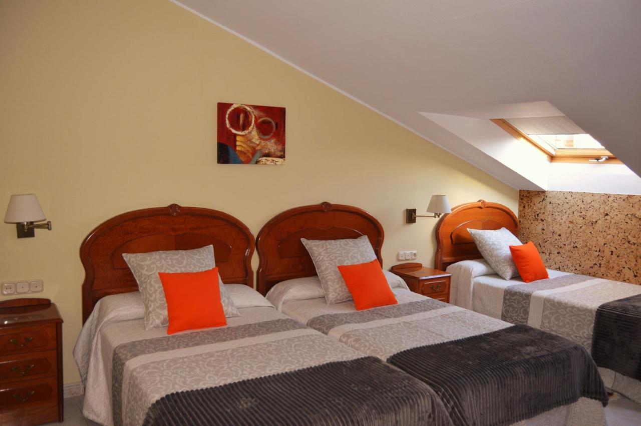 Hotel Neptuno, Villaviciosa, Spain - Booking.com