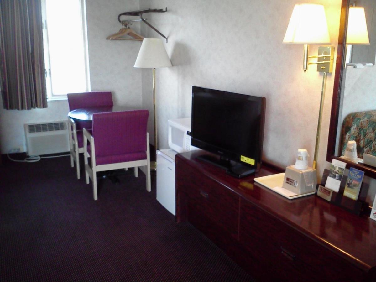 Budget Inn — photo 15