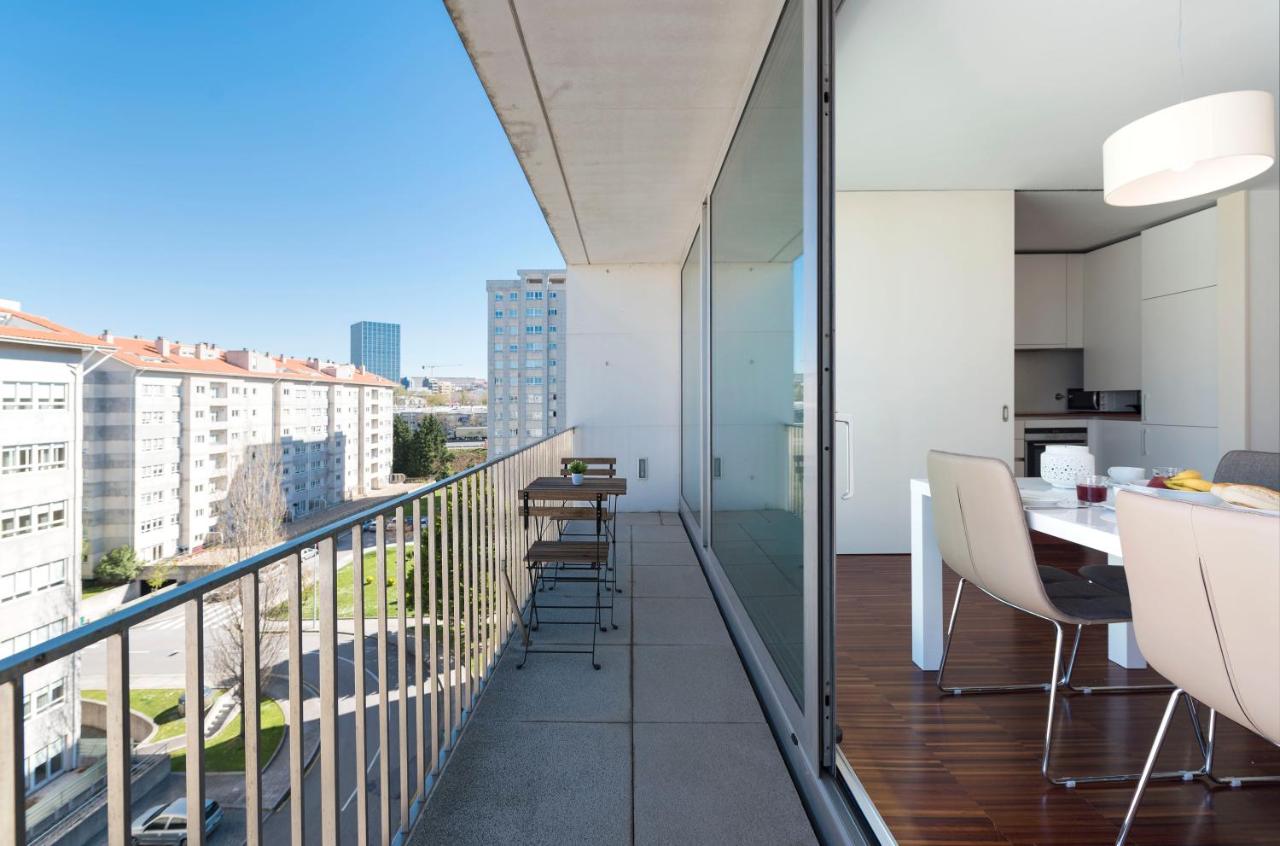 LovelyStay - Casas Brancas - Modern Apartment with Balcony & free private  parking, Porto – Preços 2023 atualizados
