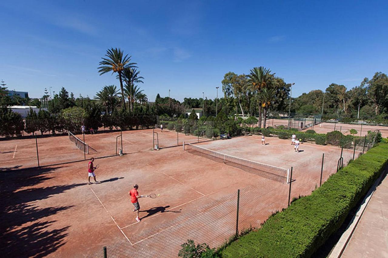 Tennis court: Sahara Beach Aquapark Resort