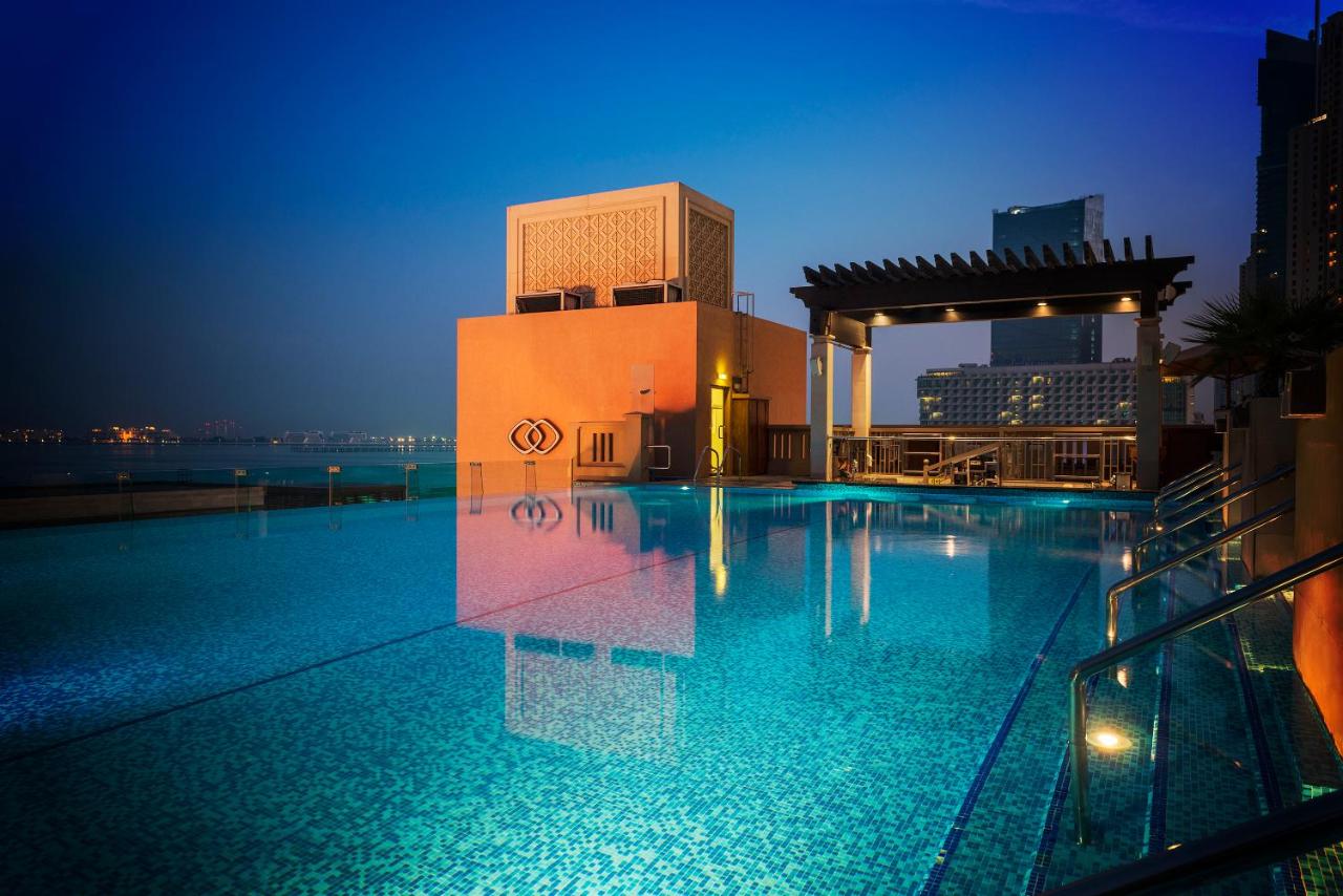 Heated swimming pool: Sofitel Dubai Jumeirah Beach