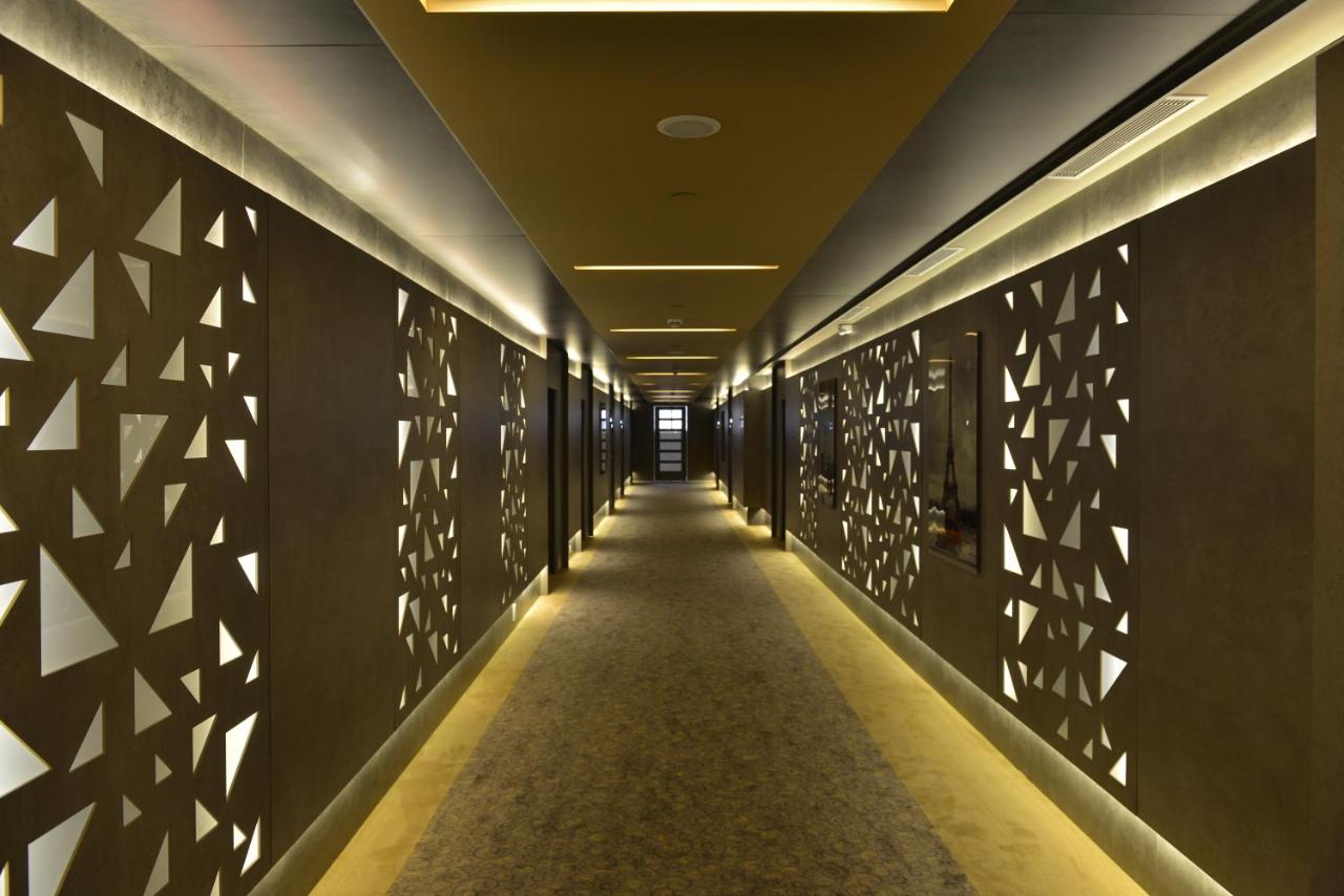Regency Palace Hotel photo