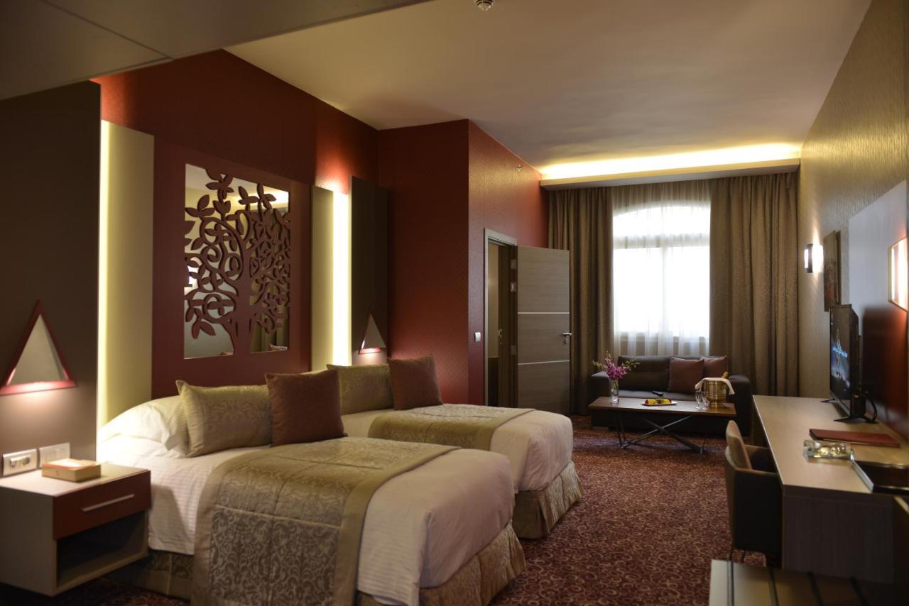 Regency Palace Hotel photo
