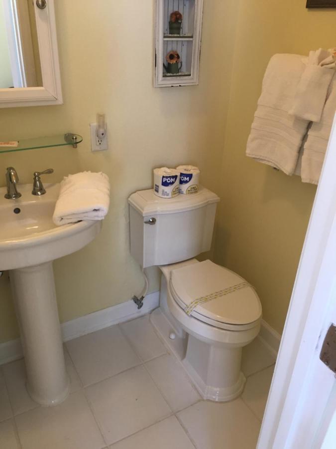 Sandgate Oceanfront Motel — photo 17
