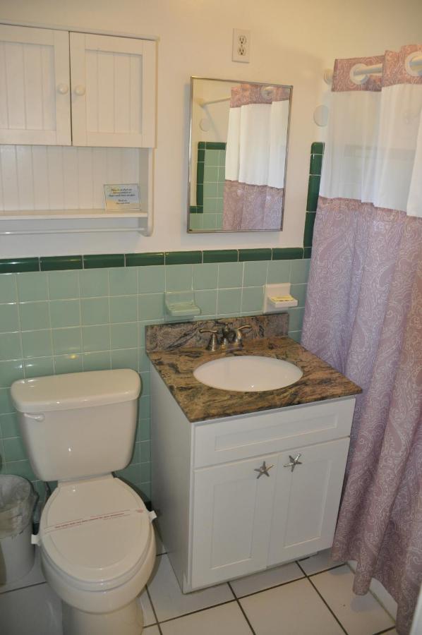 Sandgate Oceanfront Motel — photo 16