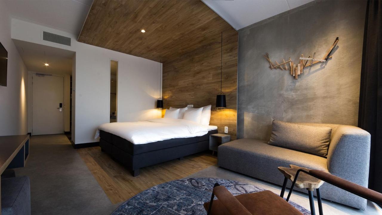 Een bed of bedden in een kamer bij Hotel de Sterrenberg - Adults Only