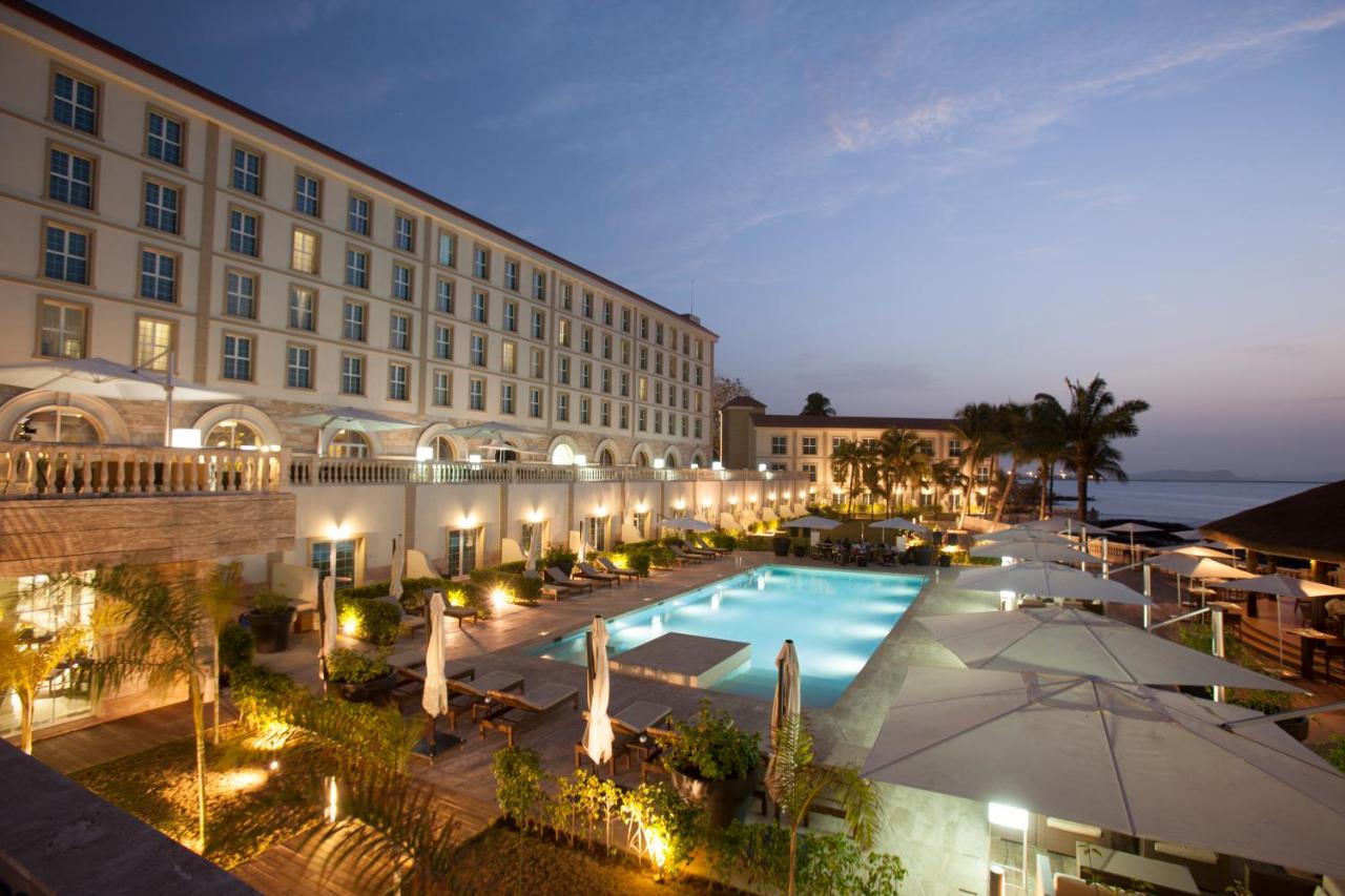 Beach: Palm Camayenne