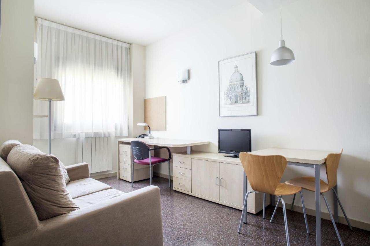 Residencia Universitaria Los Abedules, Pamplona – Updated ...