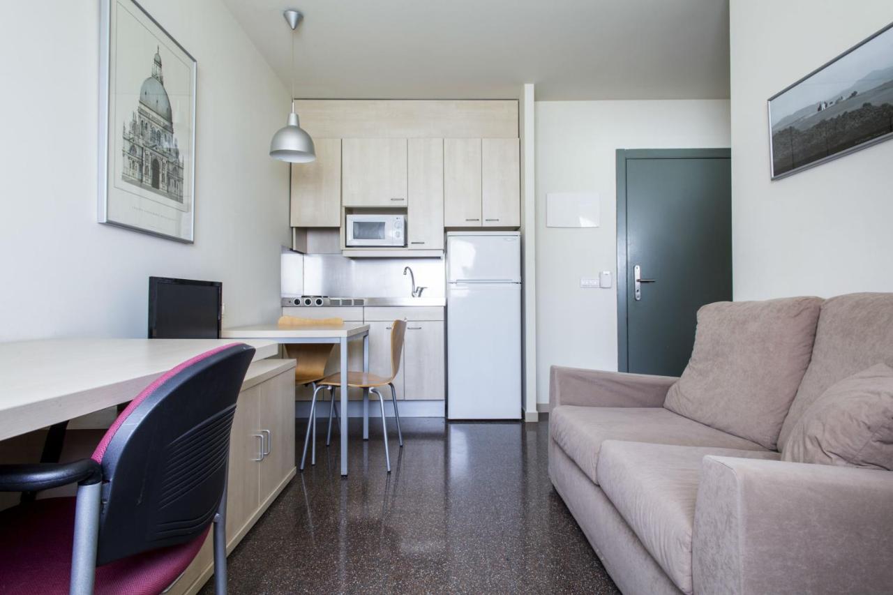 Residencia Universitaria Los Abedules, Pamplona – Updated ...