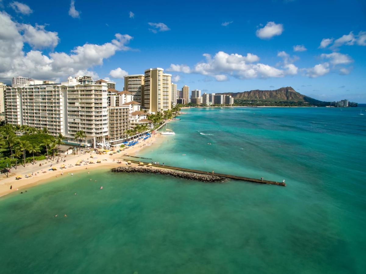 Tennis court: Waikiki Shore Beachfront