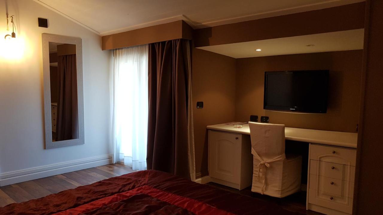 Hotel Mediterraneo photo