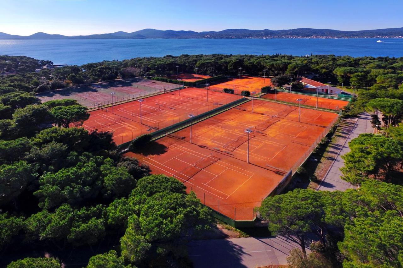 Tennis court: Hotel Kornati