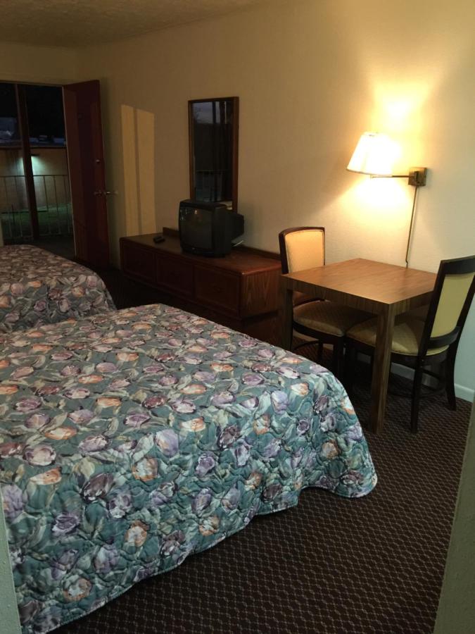 Flagship Inn — photo 13