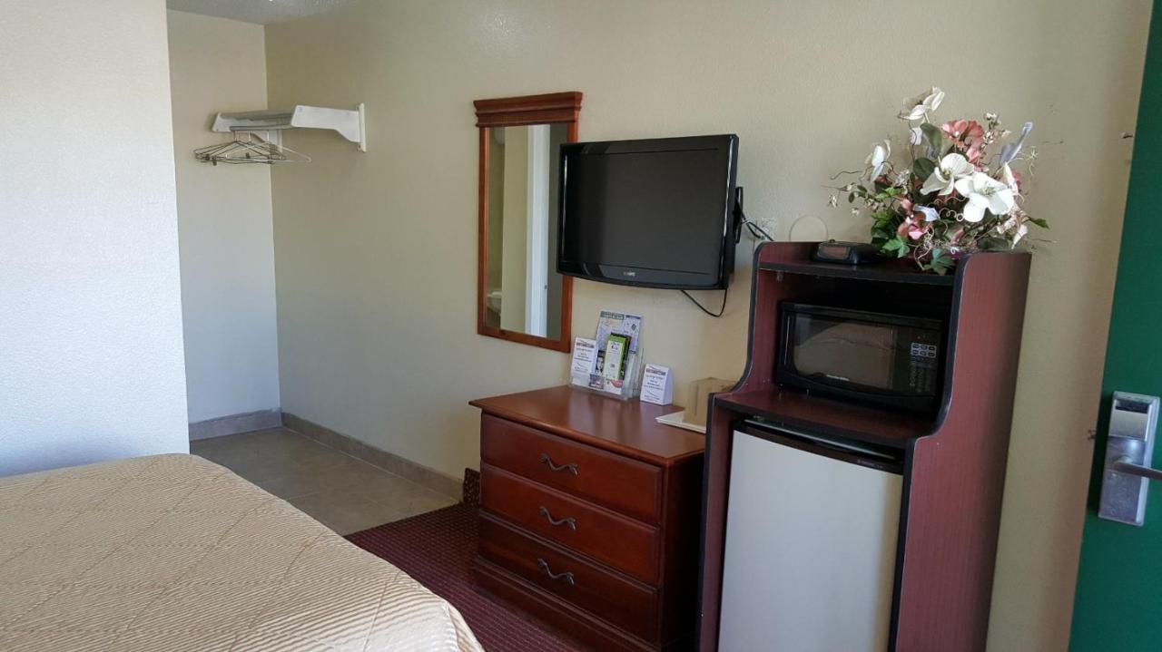 Red Carpet Inn — photo 23